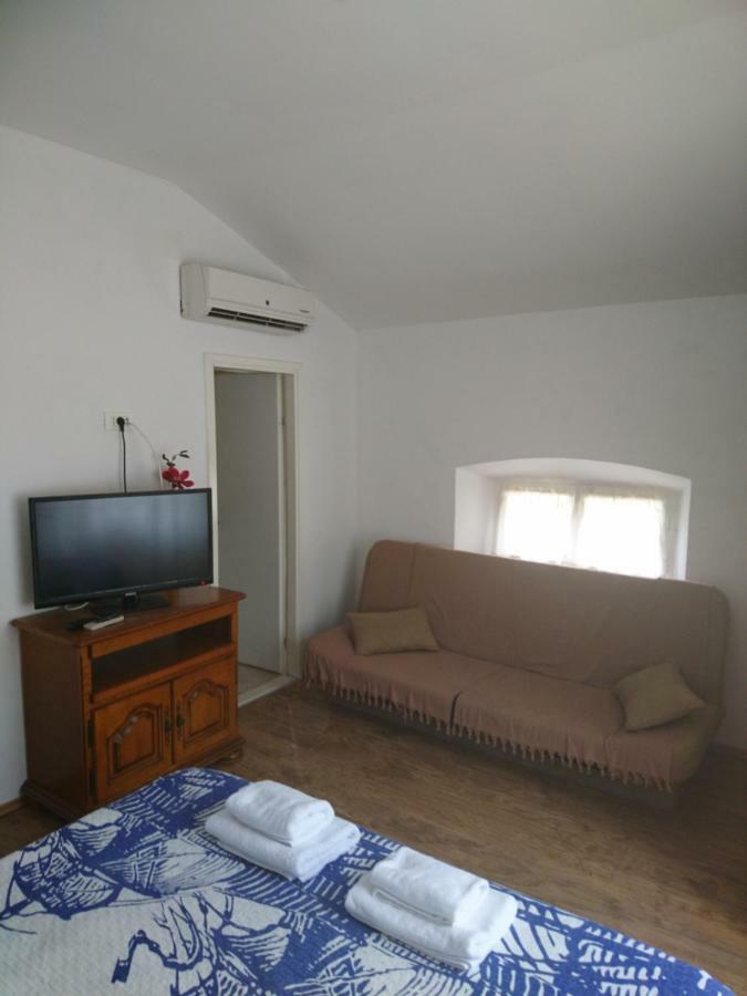 Apartment Dalmatinac Ivo Polace Bagian luar foto