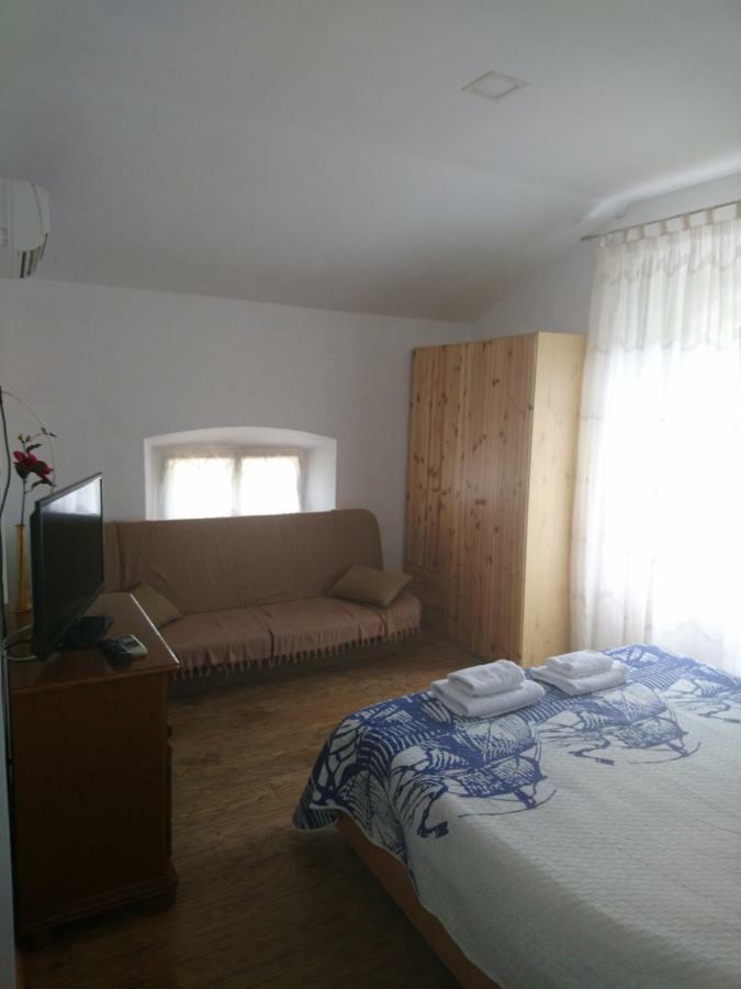 Apartment Dalmatinac Ivo Polace Bagian luar foto